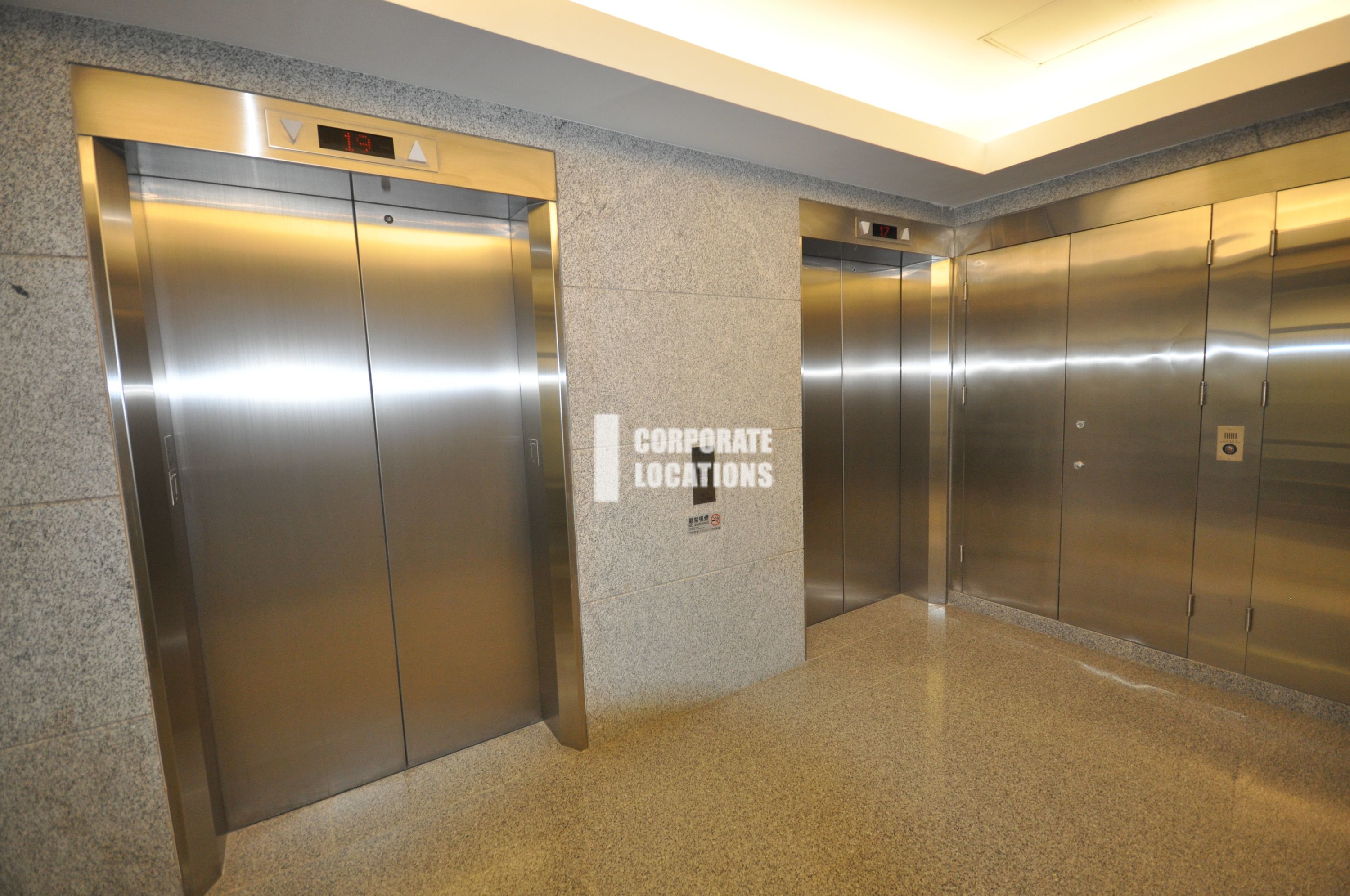 Lease offices in Club Lusitano Building - Central